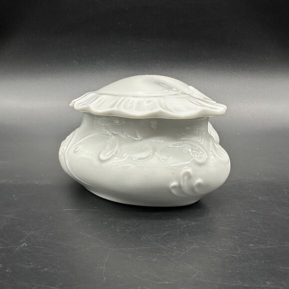 Vintage Trinket Box Ornate Floral White Porcelain Lid Victorian Style Jewelry - Picture 2 of 9
